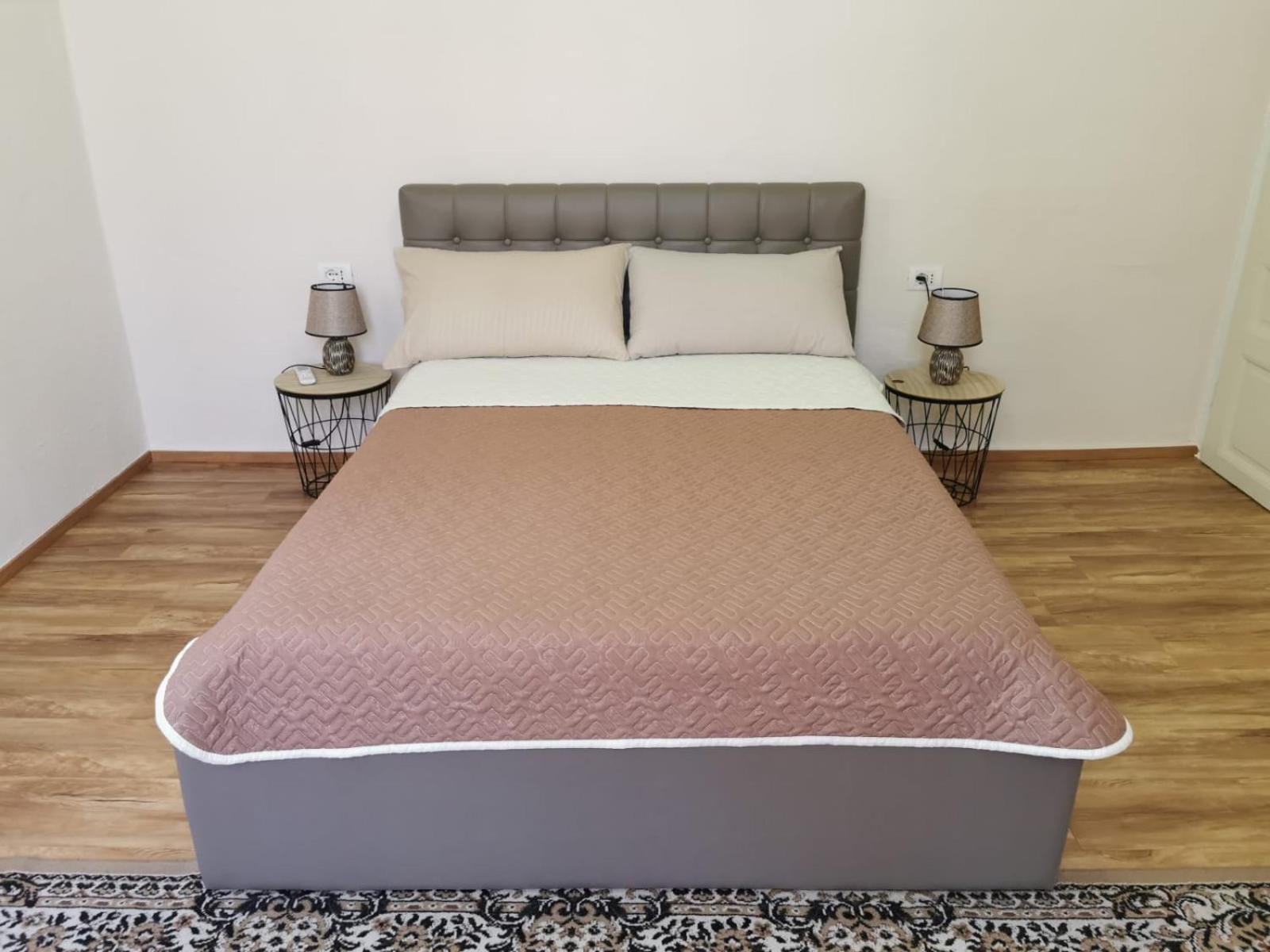 Gm Tirana Hostel Zewnętrze zdjęcie
